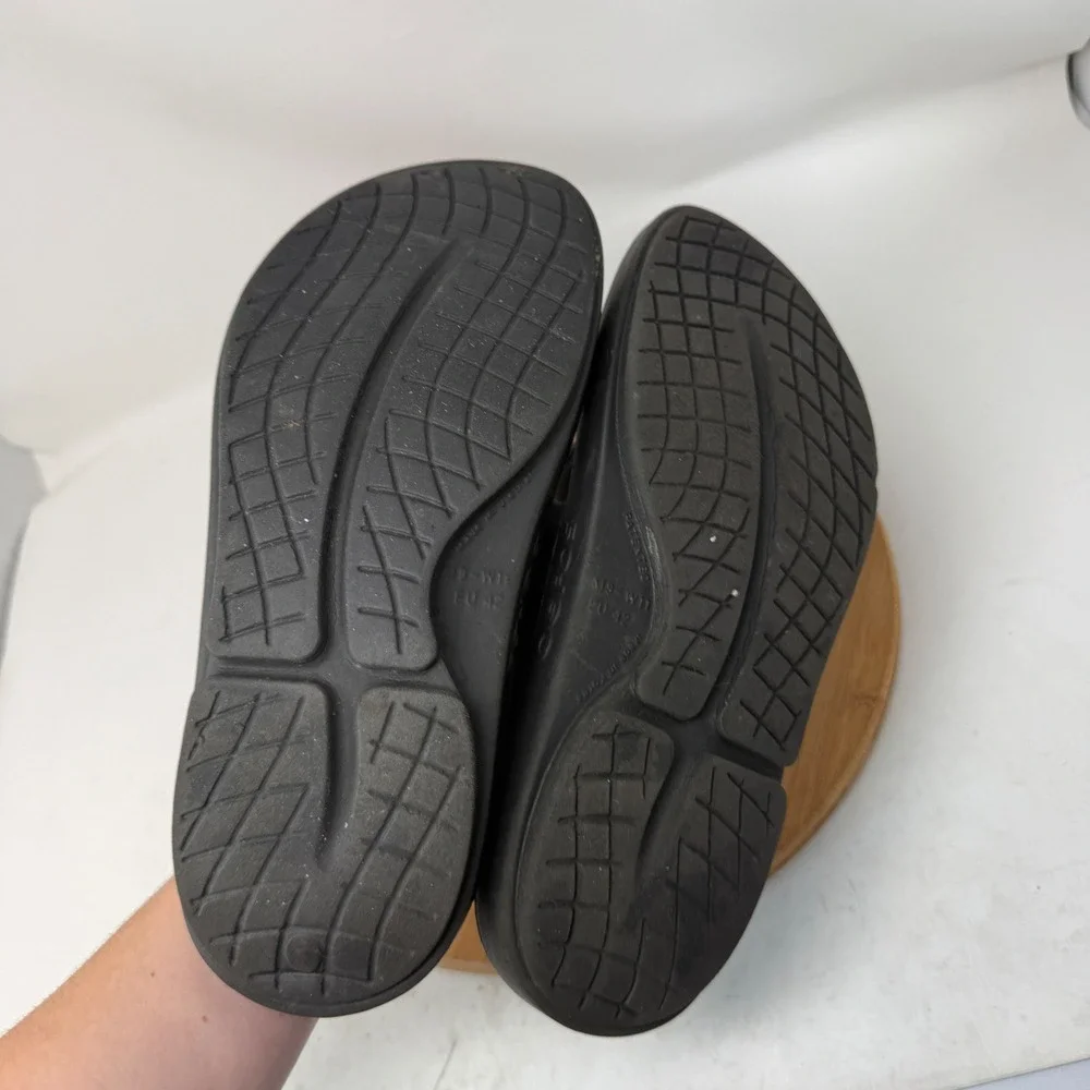 OOFOS OOriginal Sandal Black Recovery Flip Flop Comfort Unisex Men 9 Women 11